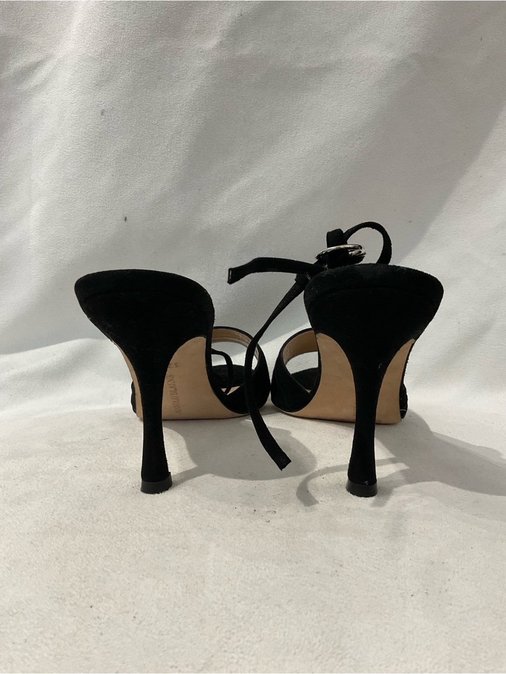 Manolo Blahnik Pump - Picture 3 of 5
